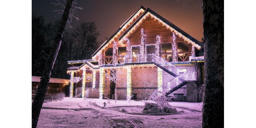 Zimowe dekoracje świetlne – jak nimi sterować?